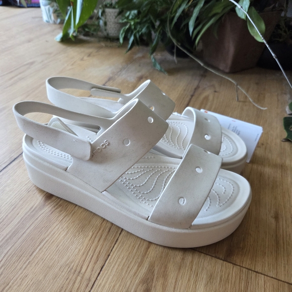 CROCS Women's Off-White Platform Sandals - Picture 3 of 5